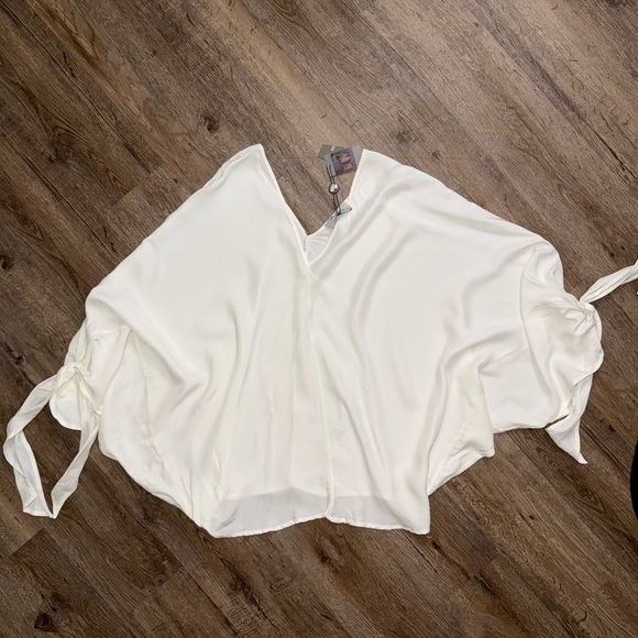 Lola & Sophie • V Neck Batwing Tie Sleeve Blouse - Picture 2 of 13
